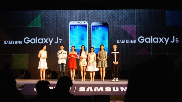 前置閃光燈，認識一下三星低端機 Galaxy J 吧